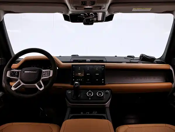 Land Rover Defender 2024