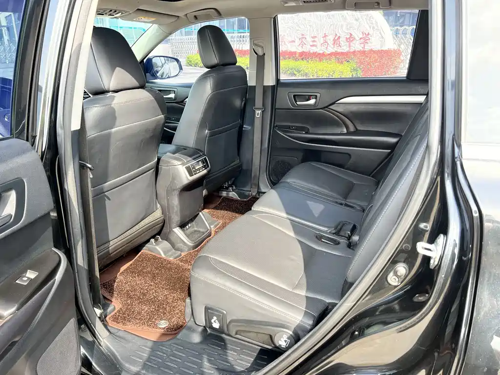 Toyota Highlander 2018 — фото 14