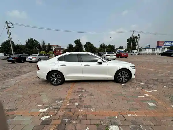 Volvo S60 2022