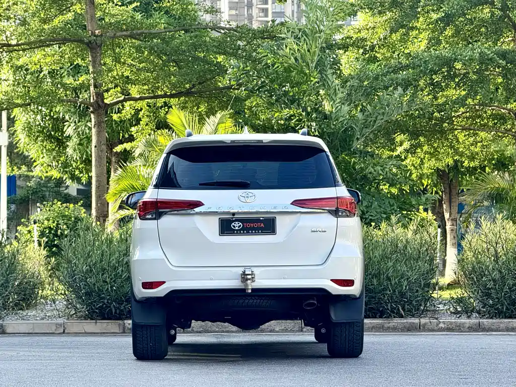 Toyota Fortuner 2020 — фото 3
