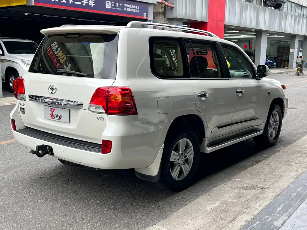 Toyota Land Cruiser 2017 — фото 7