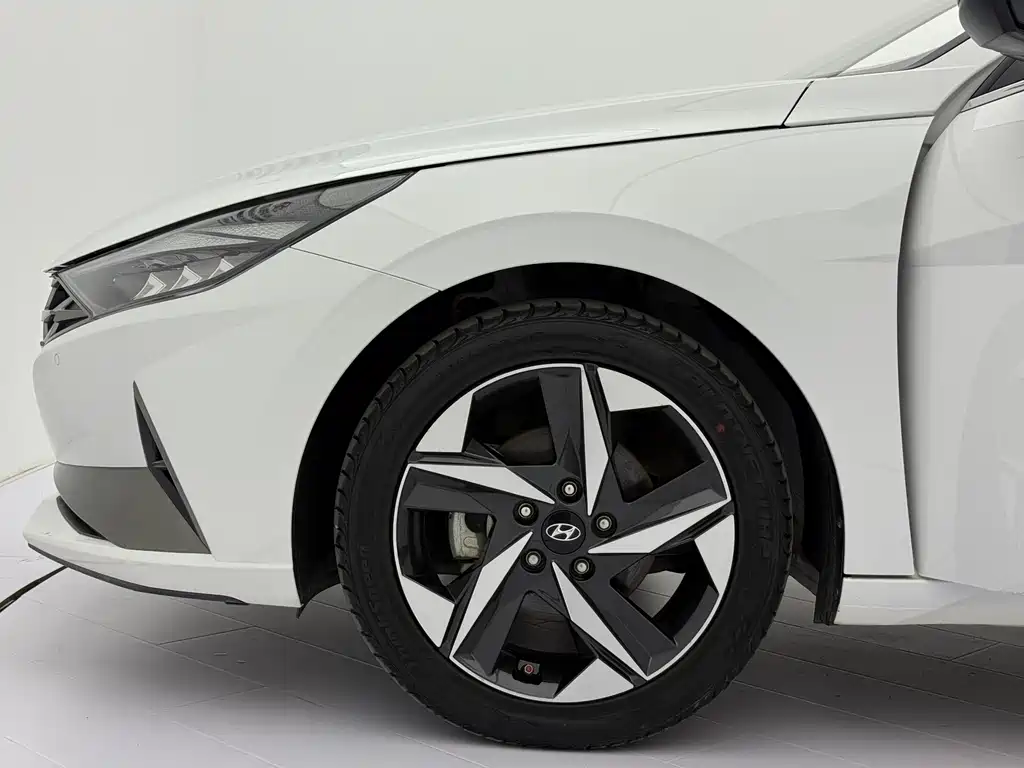Hyundai Elantra 2022 — фото 22