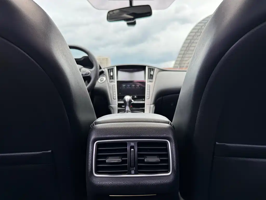 Infiniti Q50L 2017 — фото 15