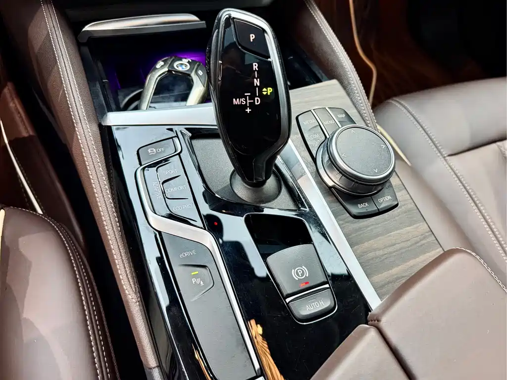 BMW 5 Series New Energy 2020 — фото 16