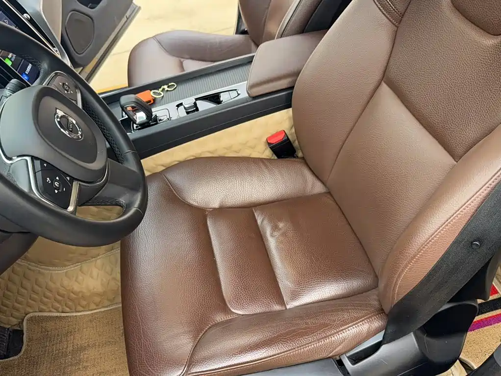 Volvo XC60 2022 — фото 14