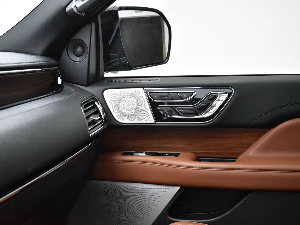 Lincoln Navigator 2019 — фото 10