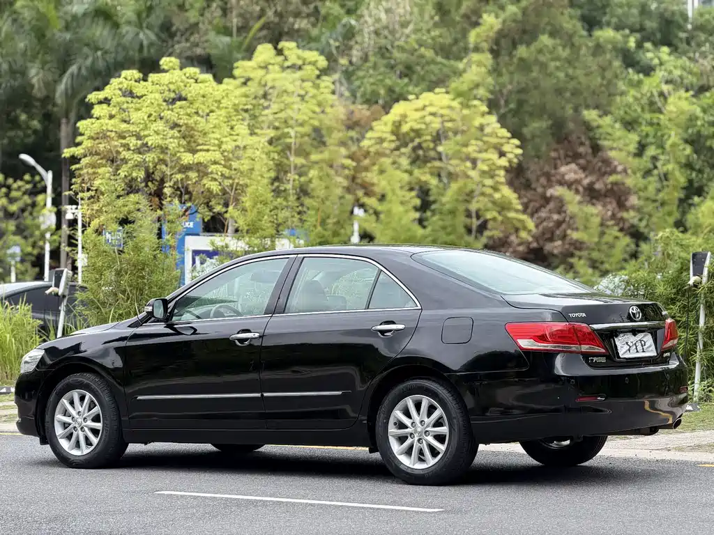 Toyota Camry 2011 — фото 11