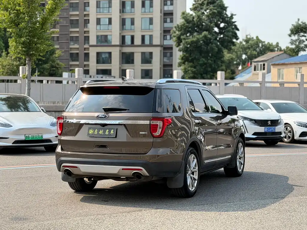 Ford Explorer 2016 — фото 17
