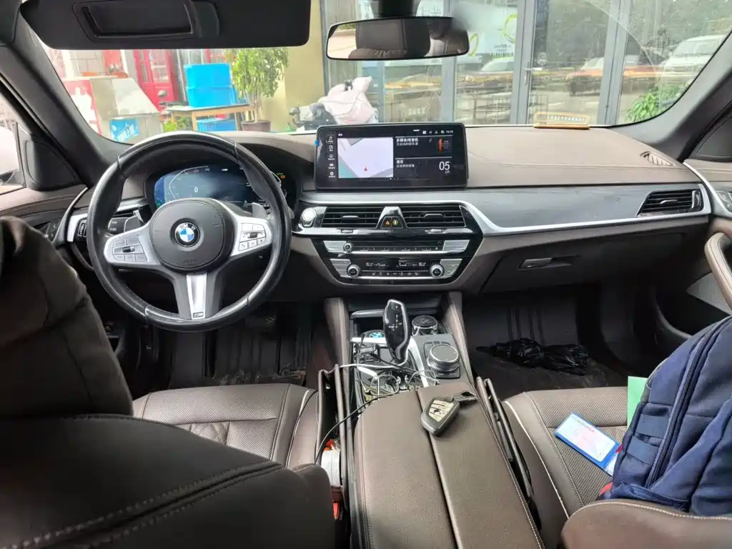 BMW 5 Series 2023 — фото 10