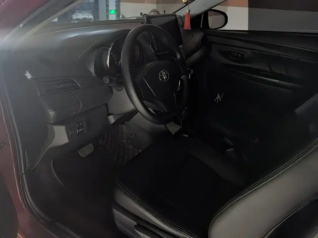 Toyota Yaris L 2021