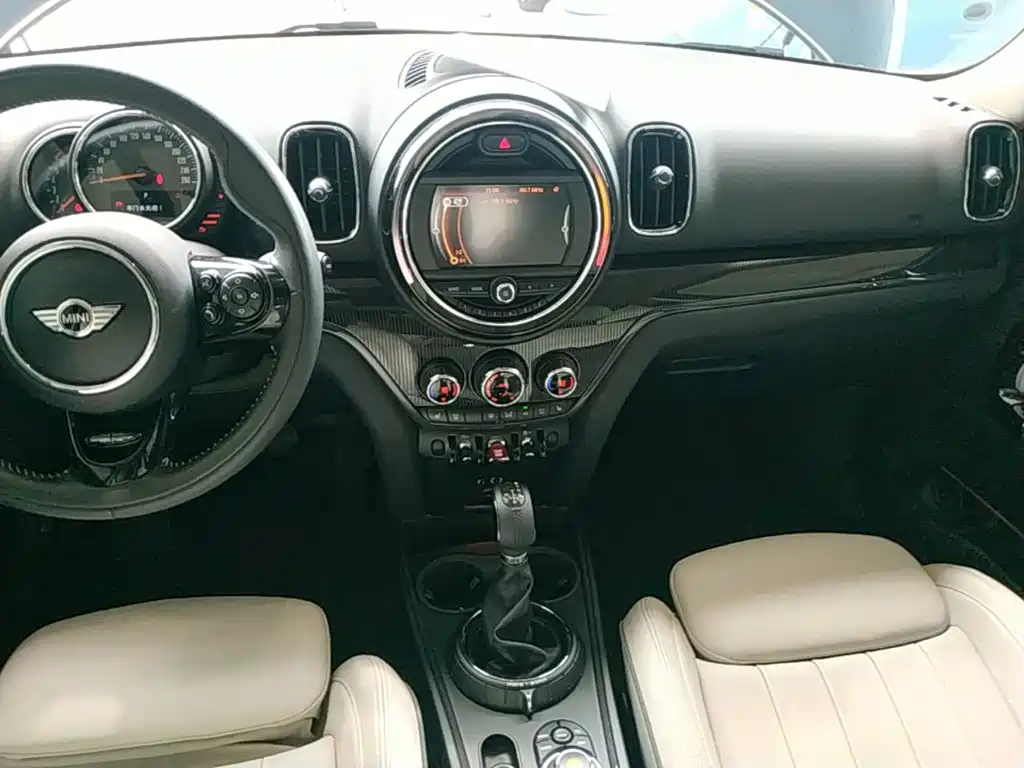 MINI Countryman 2017 — фото 13