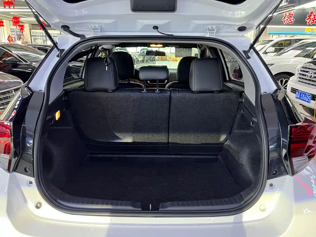 Toyota Yaris L 2022 — фото 10