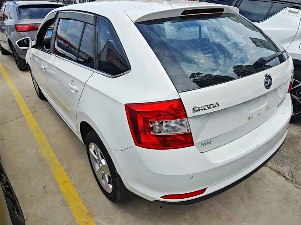 Skoda Rapid Spaceback 2016 — фото 5