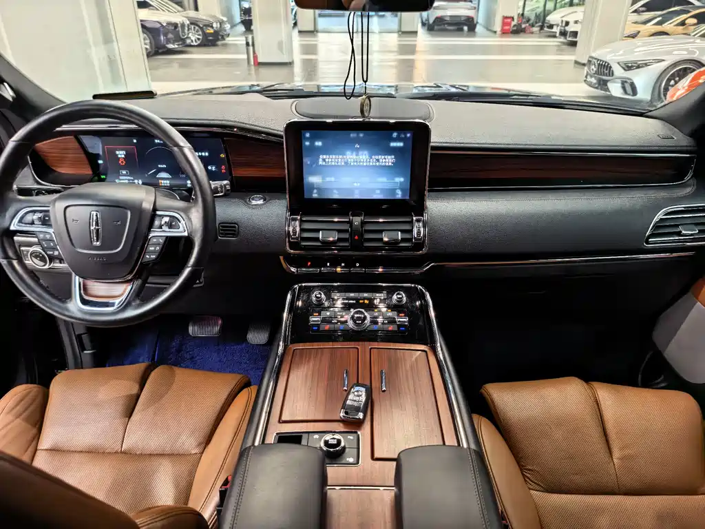 Lincoln Navigator 2021 — фото 11