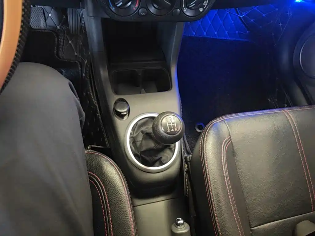 Suzuki Swift 2017 — фото 10
