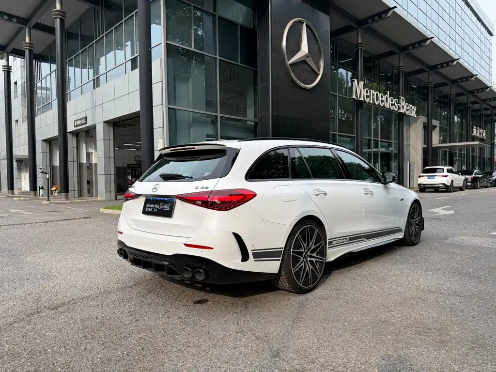 Mercedes-Benz C-Class AMG 2025 — фото 3