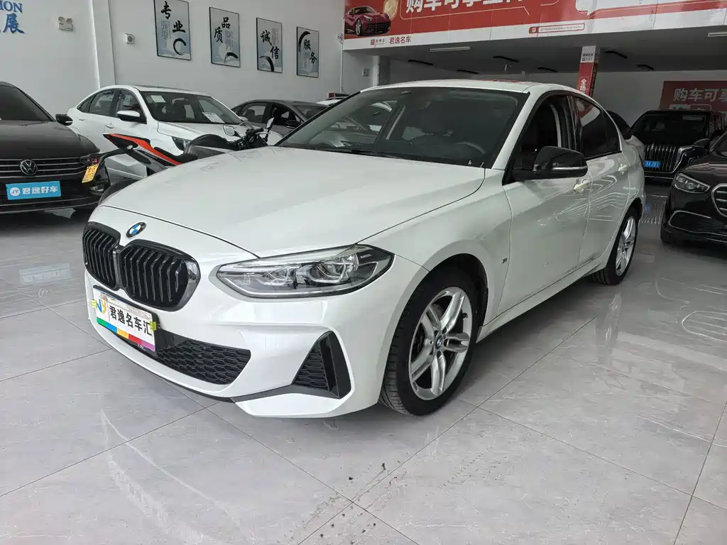 BMW 1 Series 2024 — фото 1