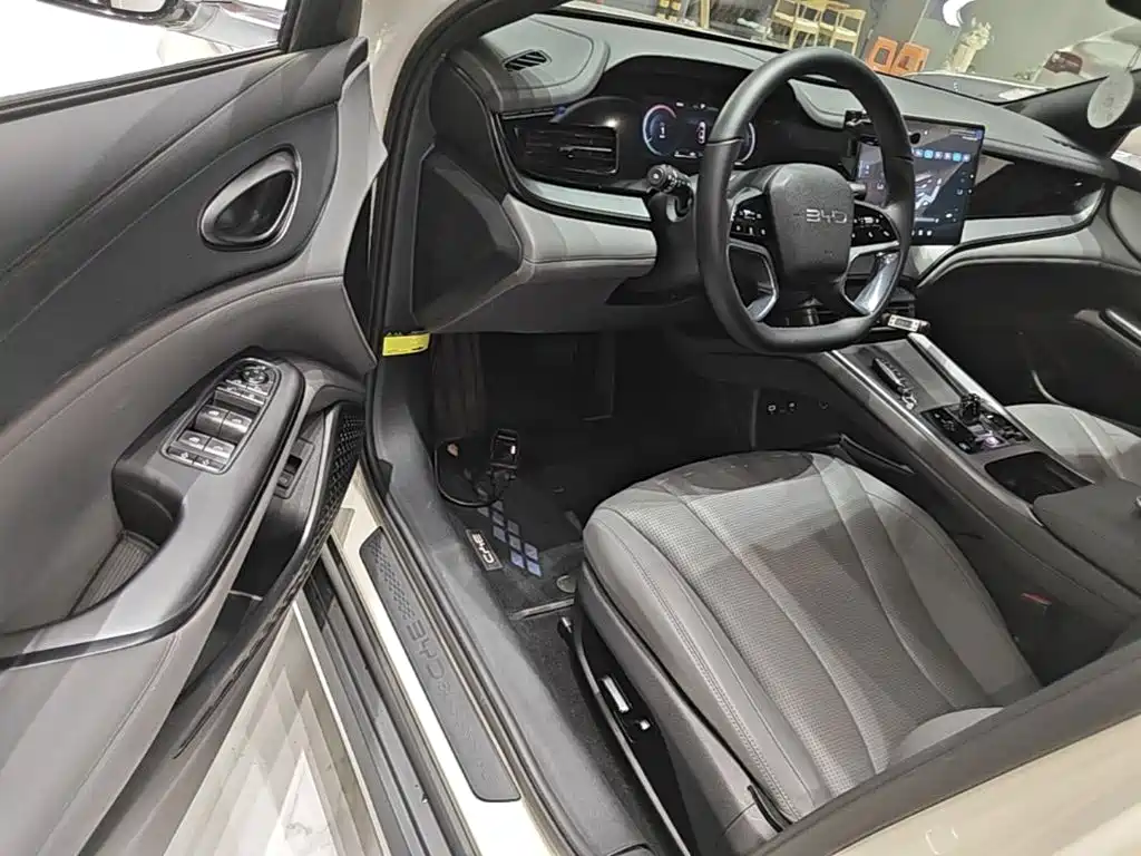 BYD Seal 07 DM-i 2025 — фото 16