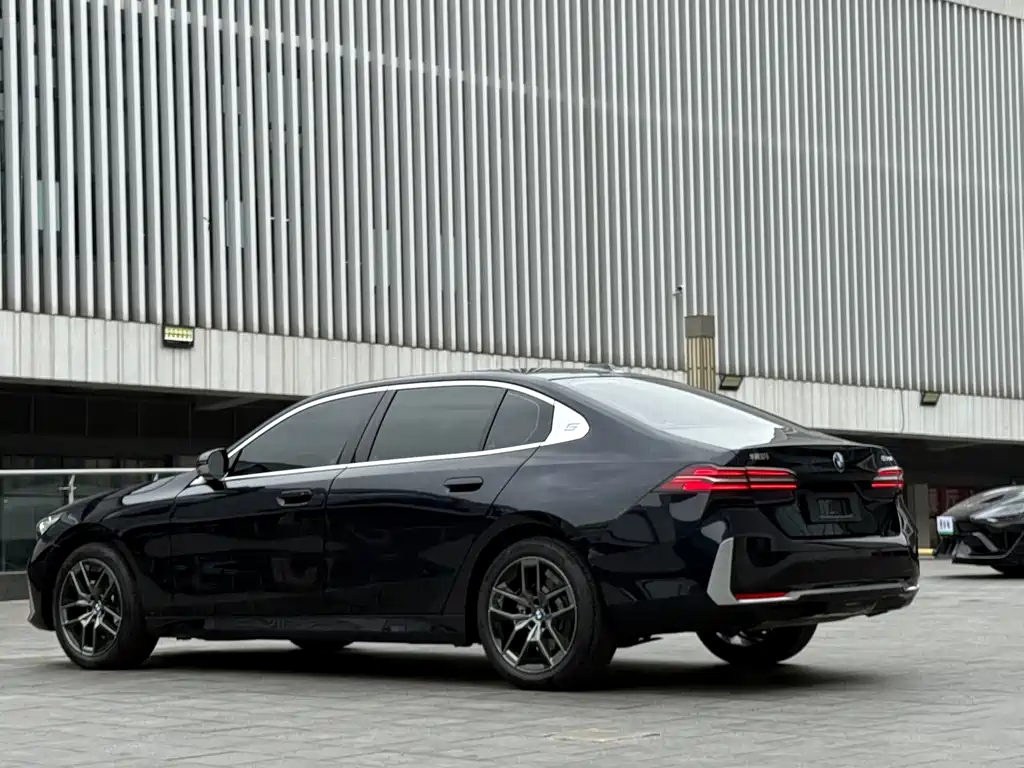 BMW 5 Series 2025