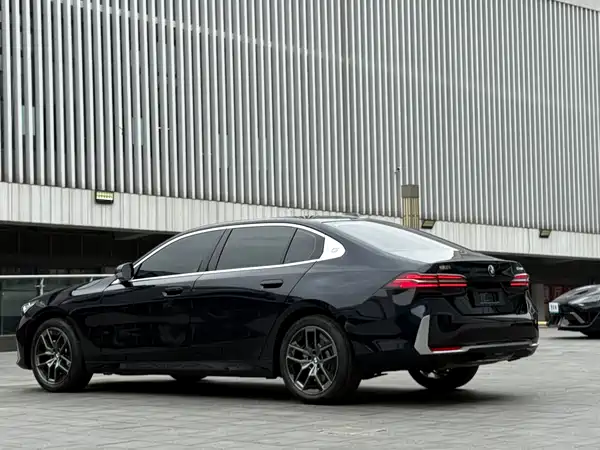 BMW 5 Series 2025