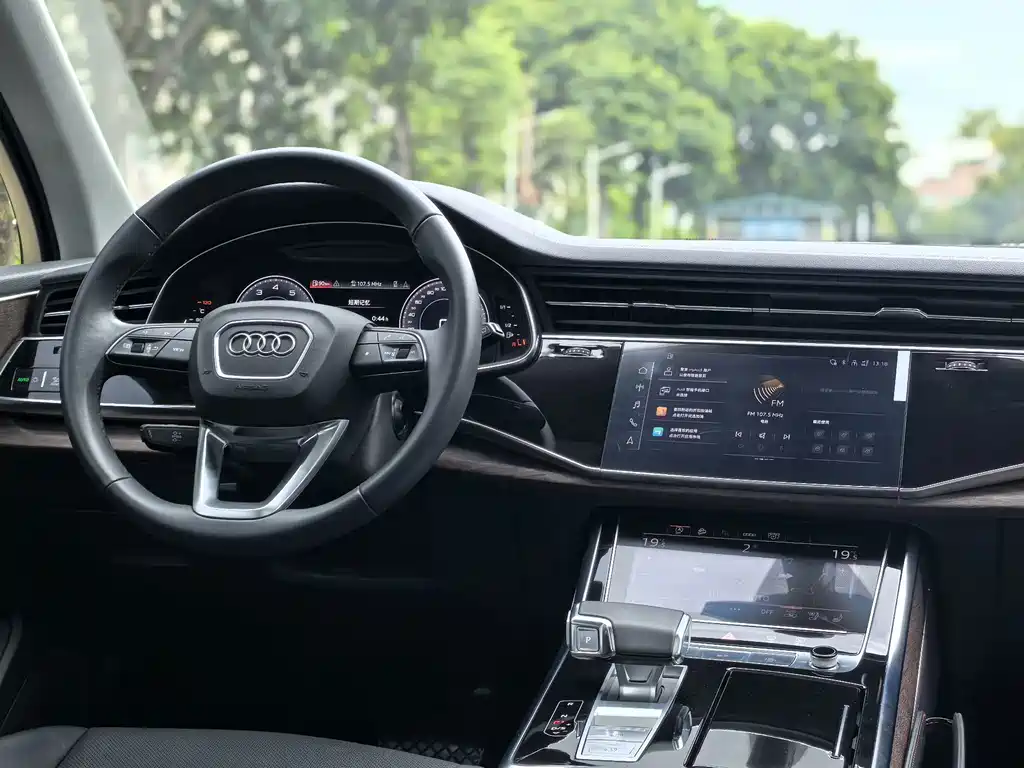 Audi Q7 2024 — фото 10