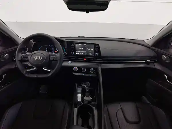 Hyundai Elantra 2024