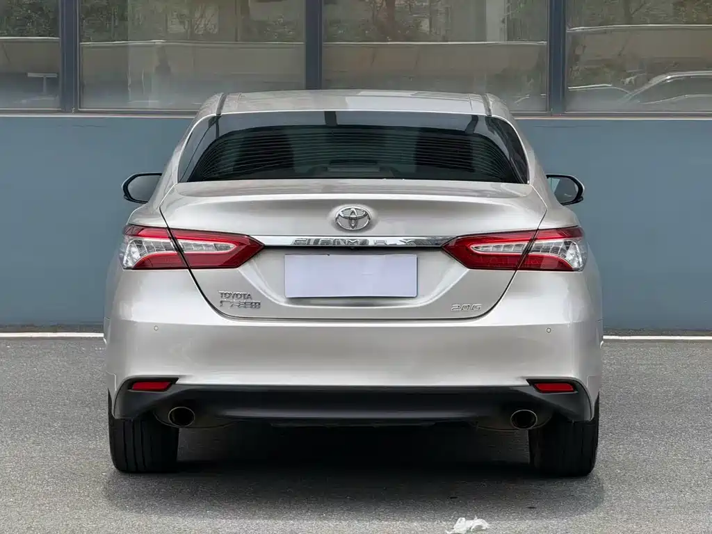 Toyota Camry 2018 — фото 8
