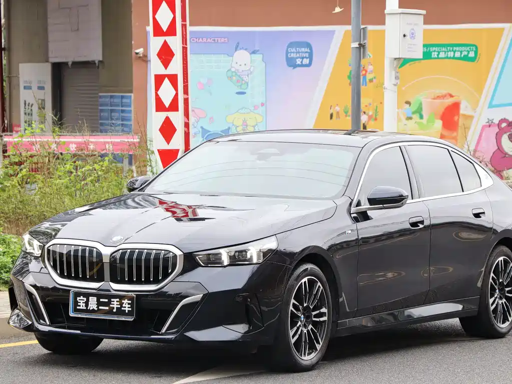 BMW 5 Series 2025 — фото 1