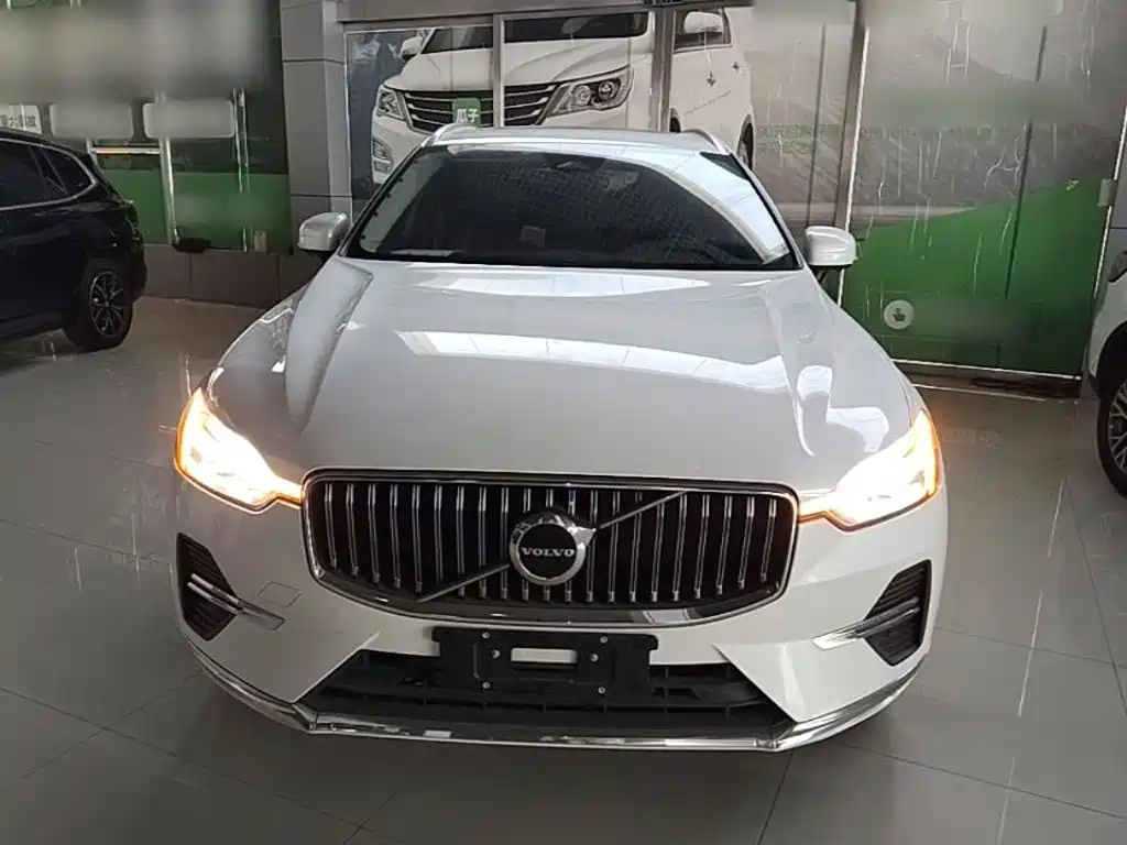 Volvo XC60 2022 — фото 3