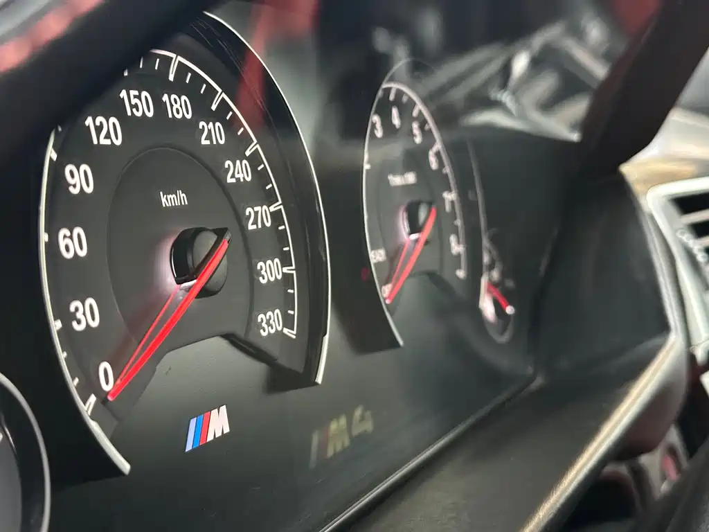 BMW M4 2018 — фото 14