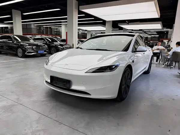 Tesla Model 3 2024