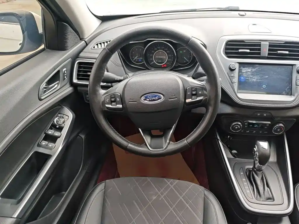 Ford Escort 2019 — фото 11