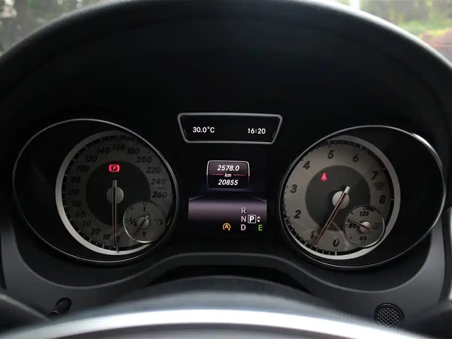 Mercedes-Benz CLA 2016 — фото 16