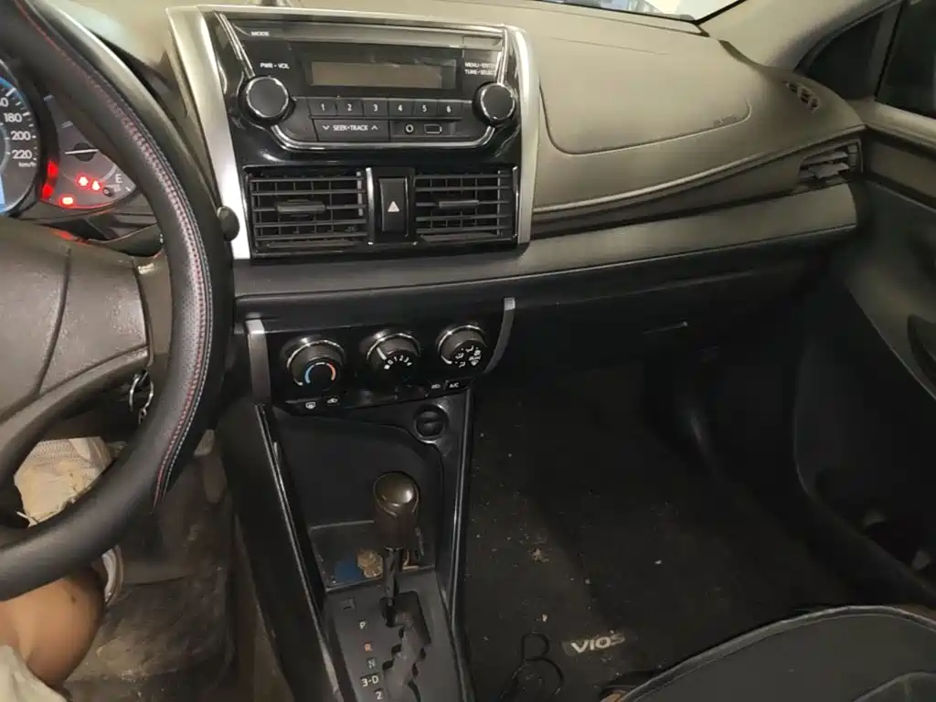 Toyota Vios 2015 — фото 13