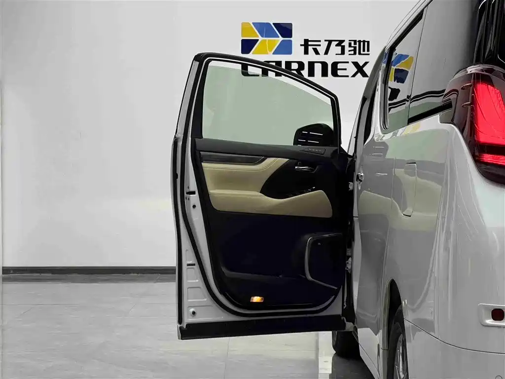 Toyota Alphard 2022 — фото 5