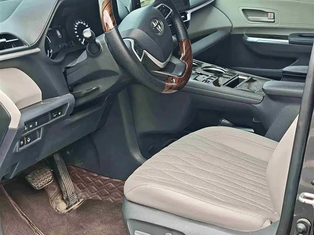 Toyota Sienna 2022 — фото 23