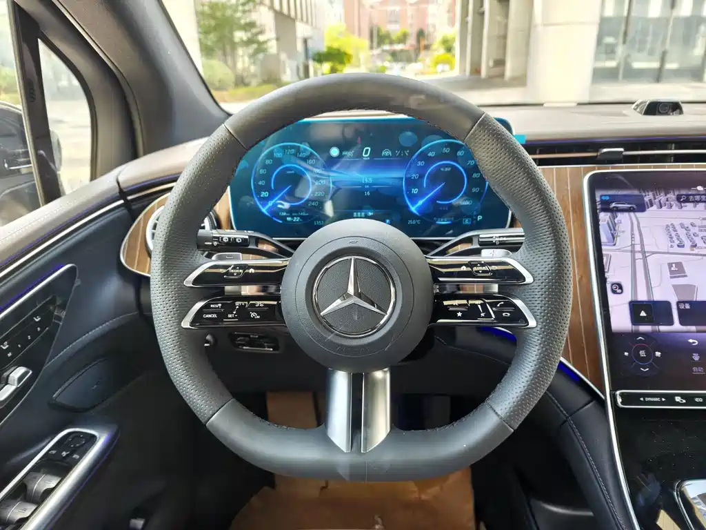 Mercedes-Benz EQE SUV 2025 — фото 13