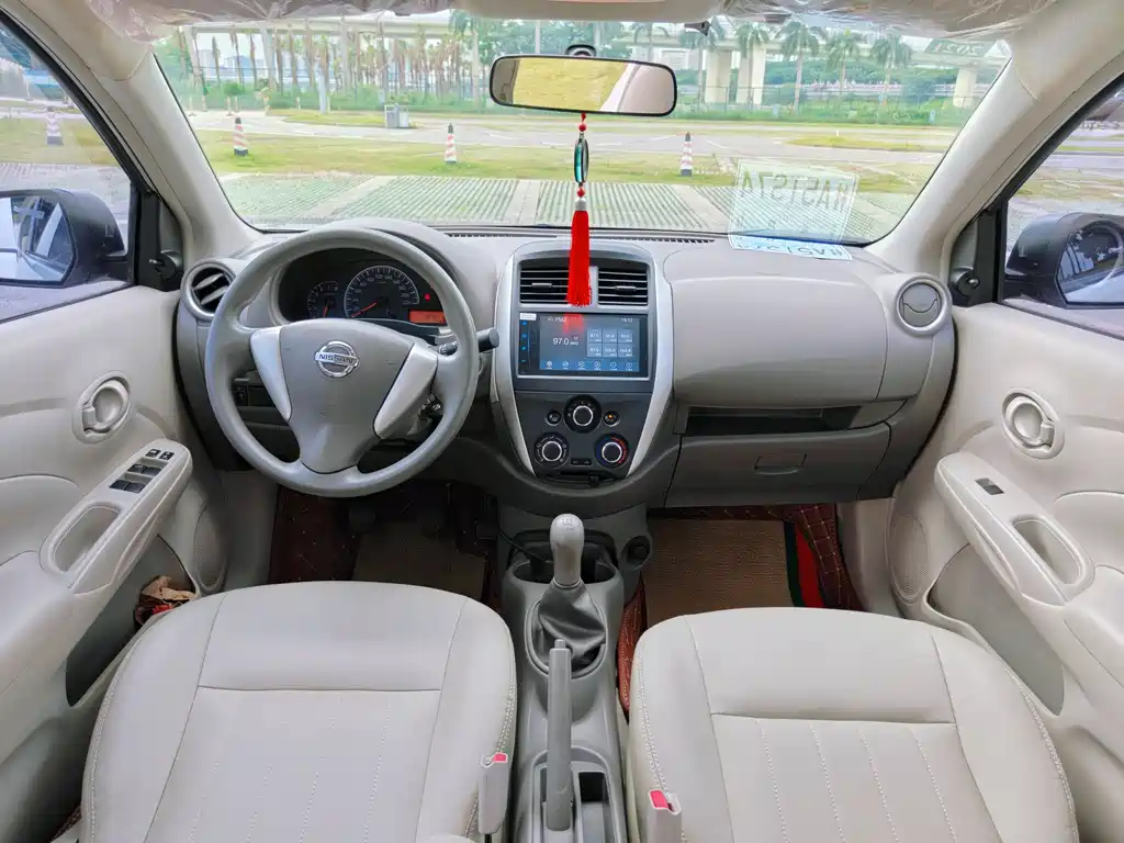 Nissan Sunny 2015 — фото 11