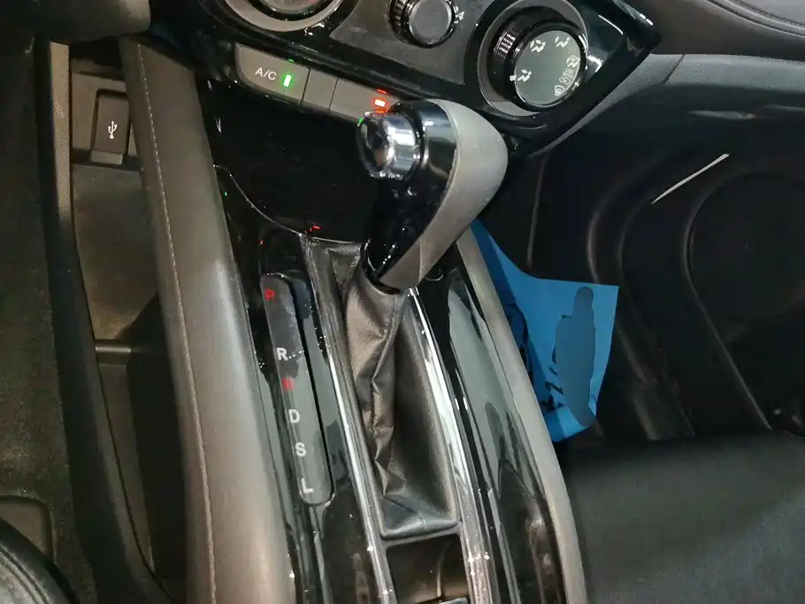 Honda Vezel 2015 — фото 16