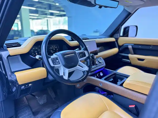 Land Rover Defender 2021