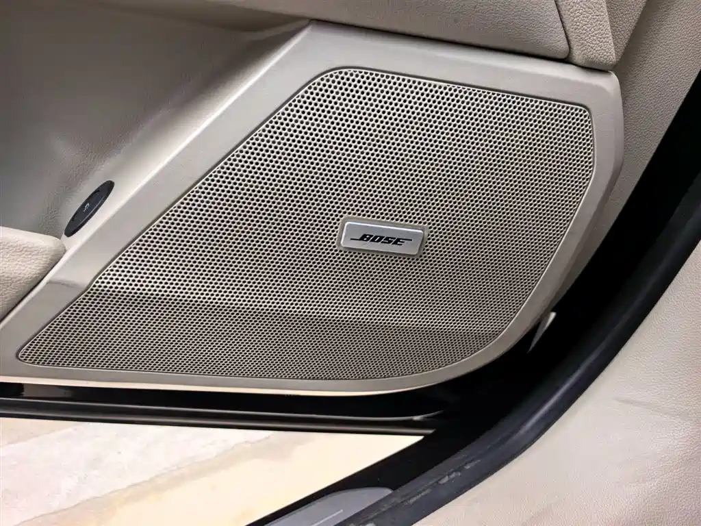 Cadillac XTS 2015 — фото 10