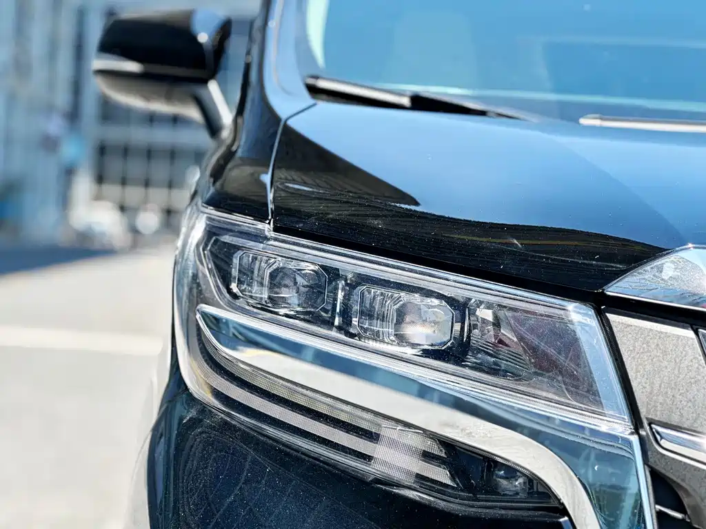 Toyota Alphard 2022 — фото 8