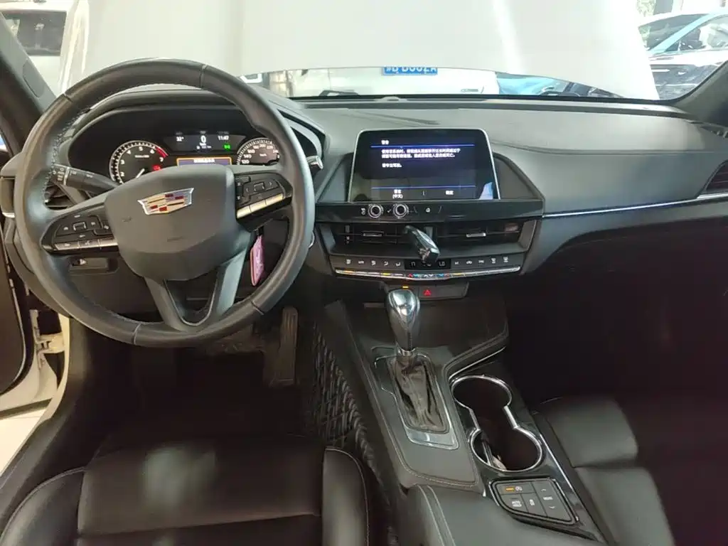 Cadillac CT4 2022 — фото 10