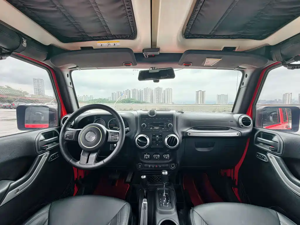 Jeep Wrangler 2016 — фото 12
