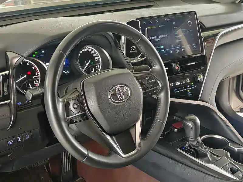 Toyota Camry 2021 — фото 14