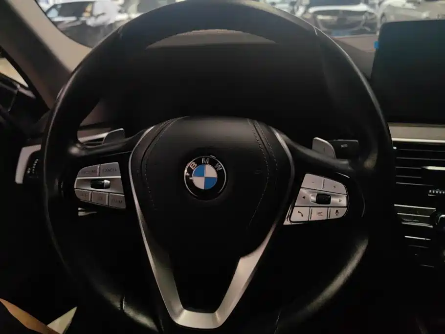 BMW 5 Series 2023 — фото 15