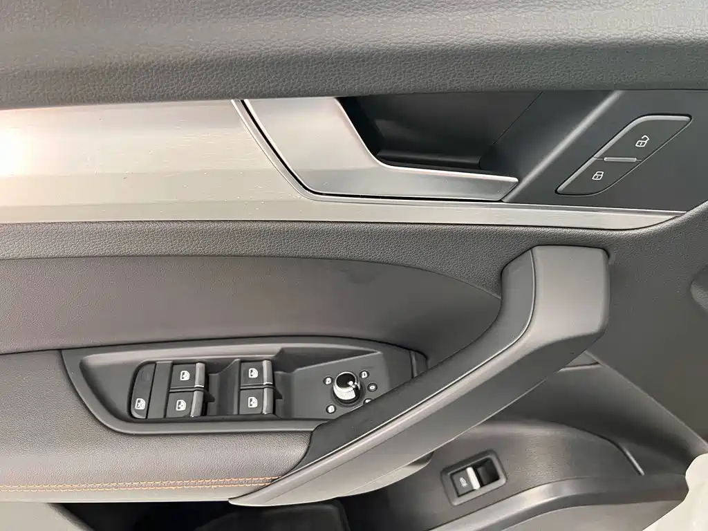 Audi Q5L 2019 — фото 27