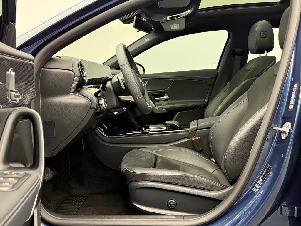 Mercedes-Benz A-Class 2019 — фото 14