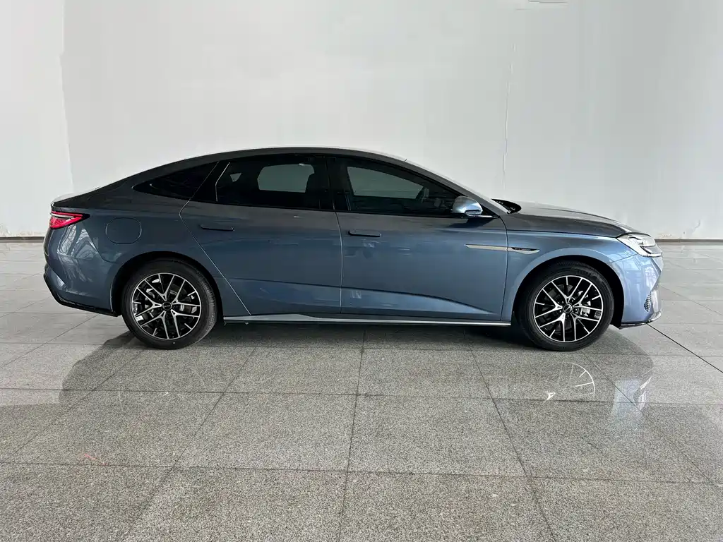 BYD Seal 07 DM-i 2025 — фото 30