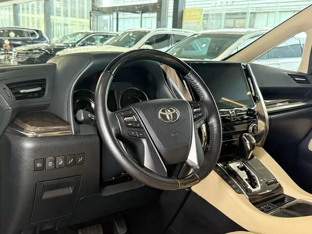 Toyota Vellfire 2021 — фото 16